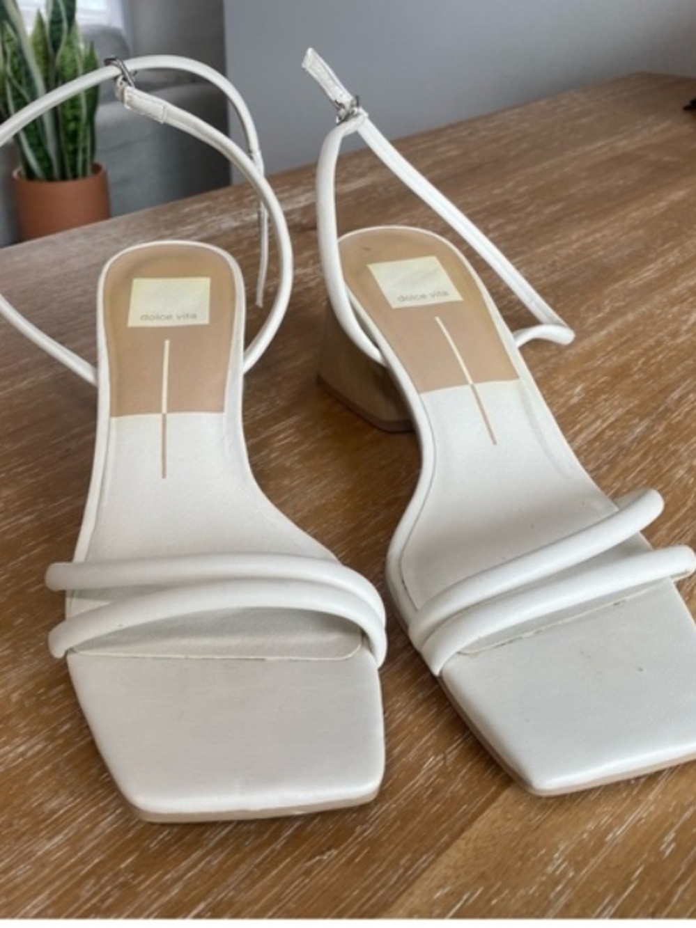 Dolce Vita Cream Leather strappy square toe Block Heel Sandals size US 9